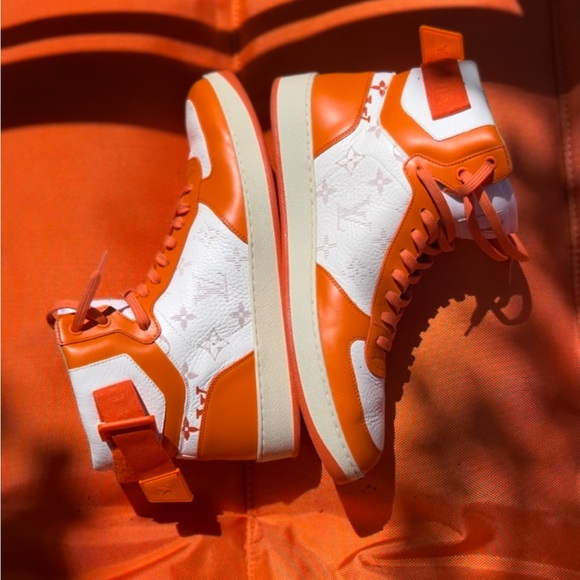 Authentic Louis Vuitton Rivoli sneakers - Picture 6 of 10